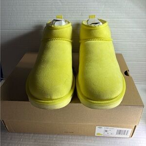 Bright green women boots UGG USED (with original box)